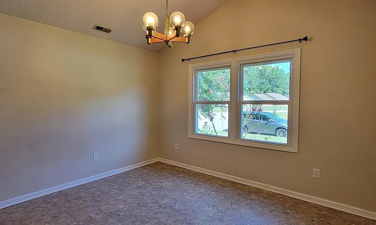527 Raintree Cir — Photo 16