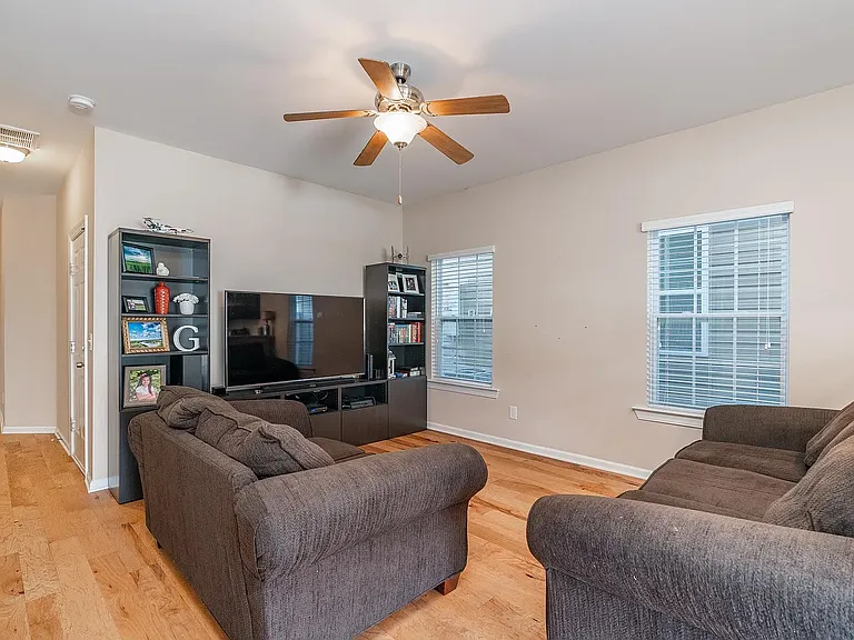 104 Saluda Springs Ct — Photo 9