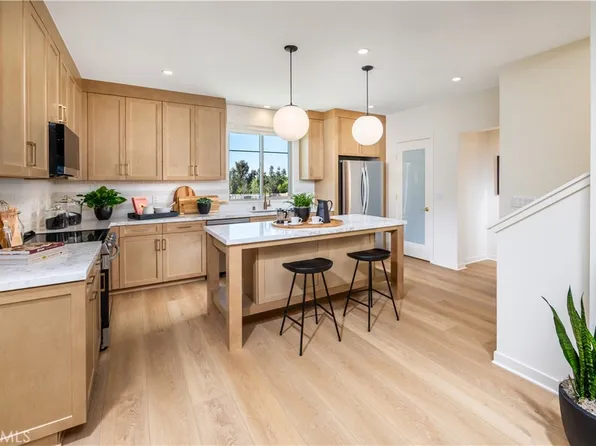 911 Estrella Rd, San Marcos, CA 92078