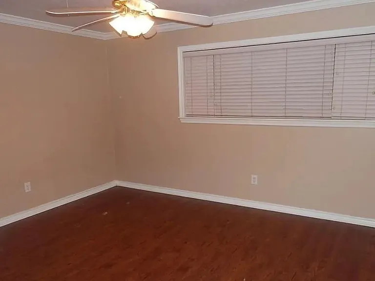 201 Brookside Dr W — Photo 5