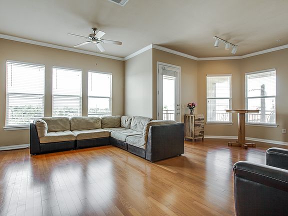 5th image of 800 E 15th St Unit 201