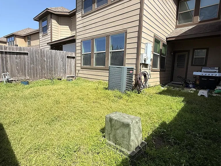 8315 Columbia Forest Dr — Photo 17