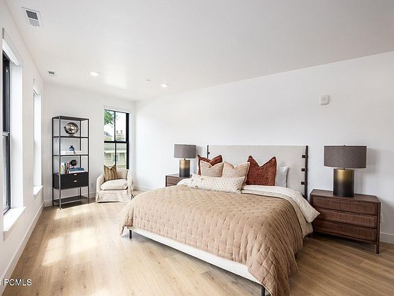 4th image of 2250 E Murray Holladay Rd #202