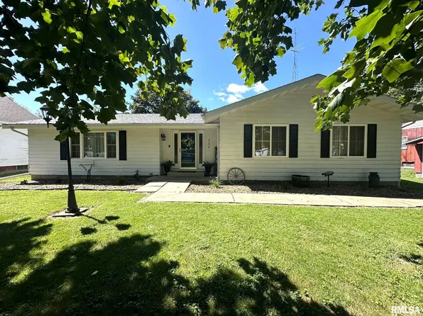 320 West St, Maquon, IL 61458