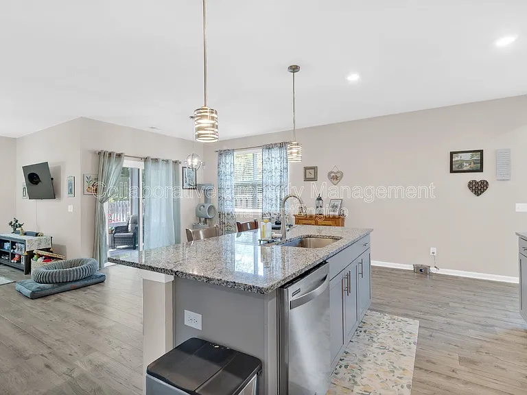 376 Brennan Dr — Photo 6