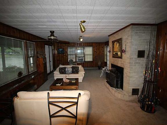 2nd image of 3570 Center Dr