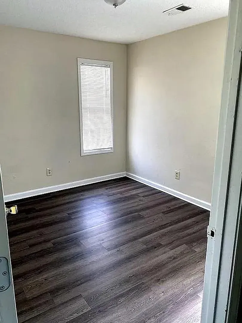 324 Gannt St — Photo 4