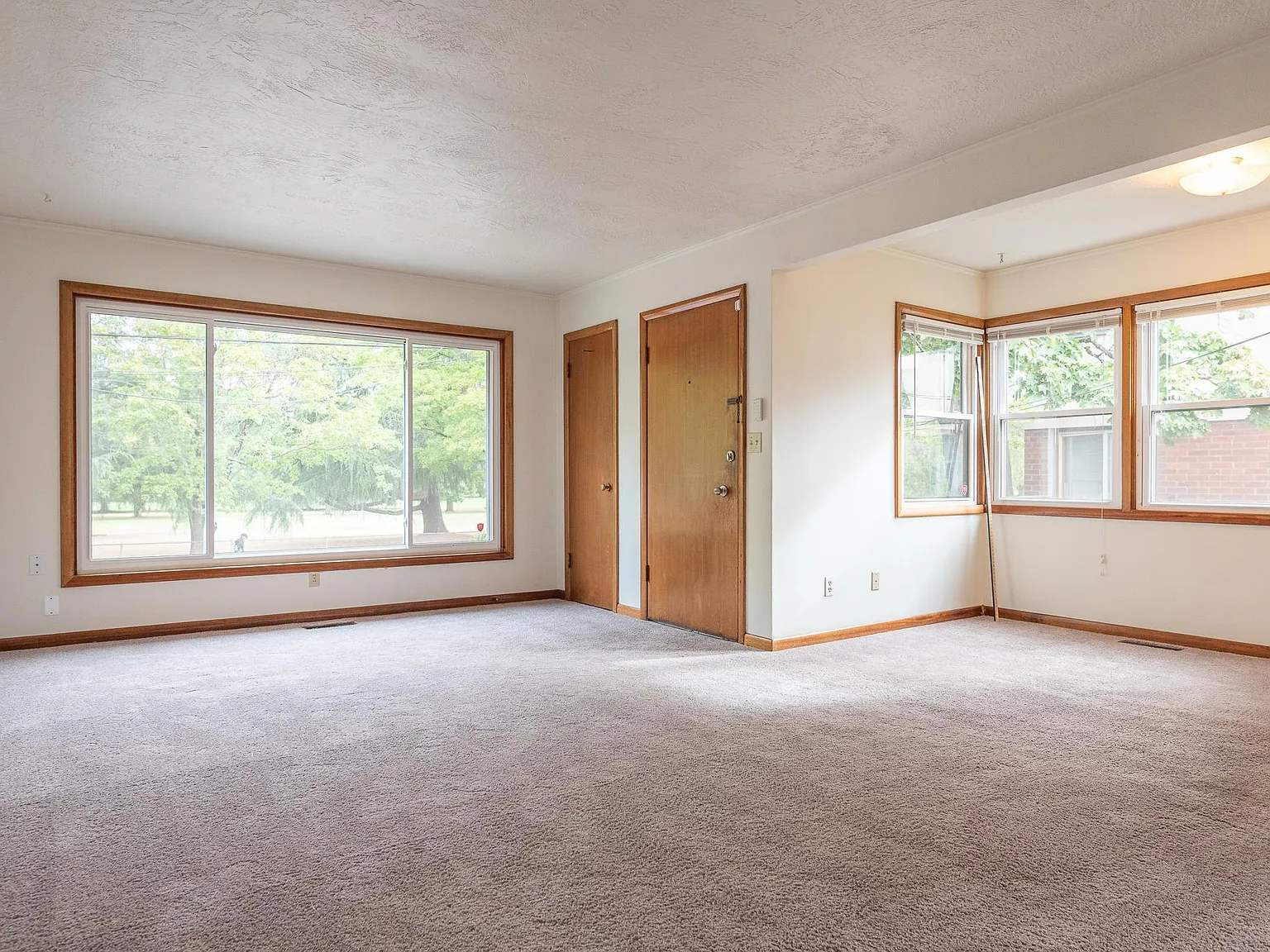 1 bed, 1300 sqft, $2,250 — Photo 3
