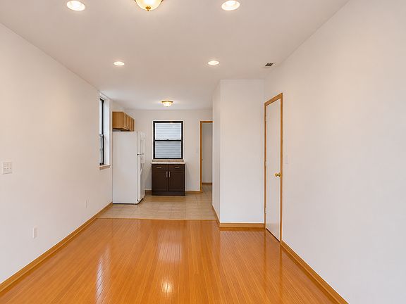 2nd image of 3213 S Green St #2