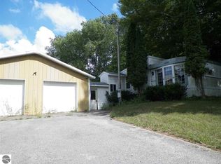 18580 Tustin Rd, Tustin, MI 49688