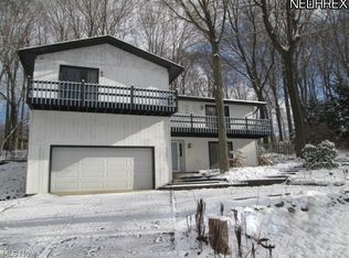 1331 S Valley Dr, Akron, OH
