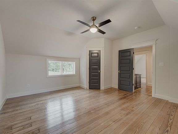 35th image of 300 E Division St