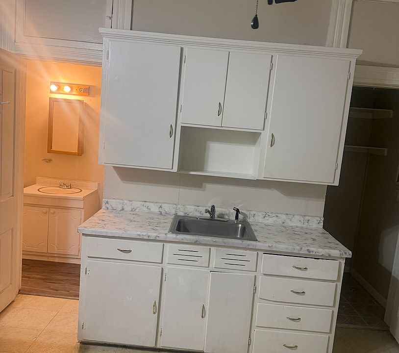 1st image of 312 W Jefferson St APT 2