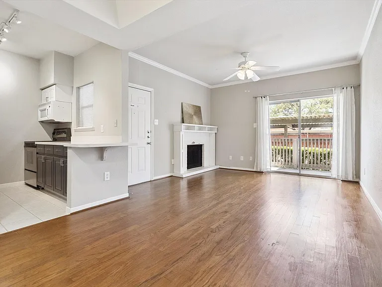 4041 Drake St #113 — Photo 1