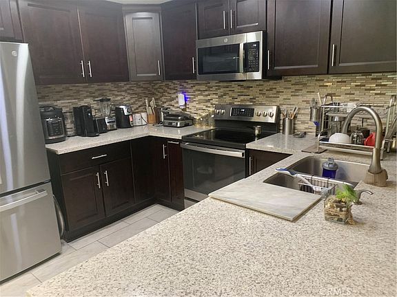 5th image of 284 Brookshire Pl