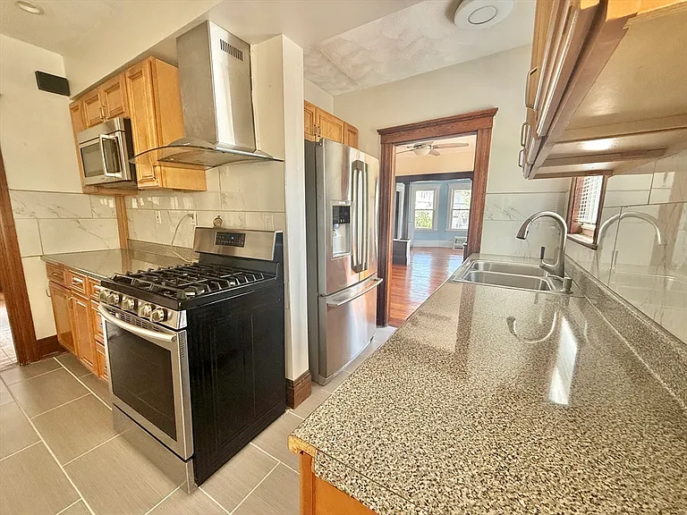 39 Dunbar Ave #1 — Photo 5