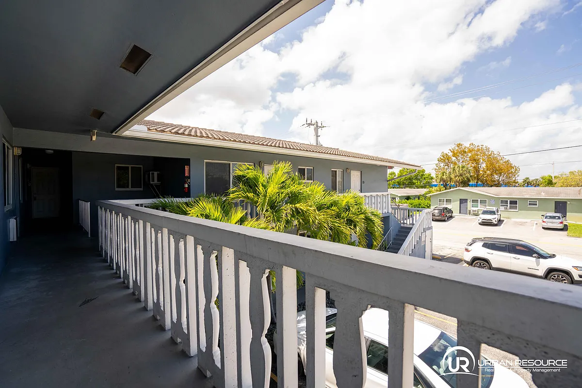 Building Photo - 3049 NW 9th Ave #2
