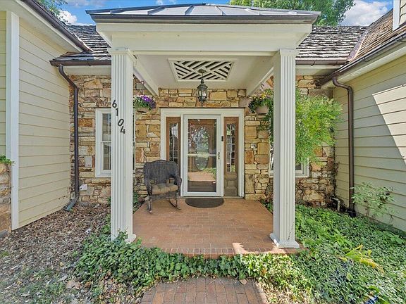 3rd image of 6104 Greyholme Ln