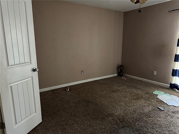 4th image of 201 NW Hackberry St