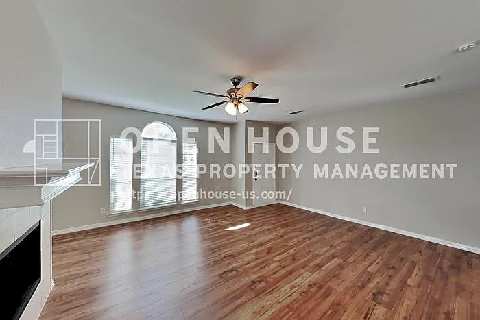 3 bed, 2.0 bath, 1528 sqft, $2,050 — Photo 4
