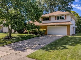5431 Golfway Ln, Lyndhurst, OH 44124