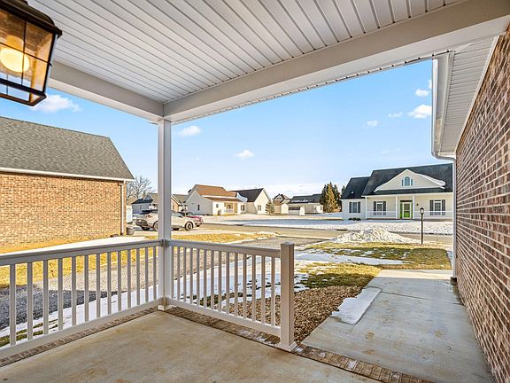 3rd image of 68 Fossil Dr