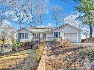 812 Lakemount Dr, Moneta, VA 24121