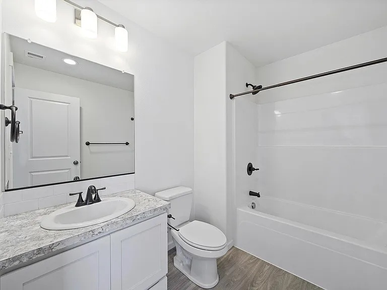 877 SE Anchor Ave #A — Photo 11
