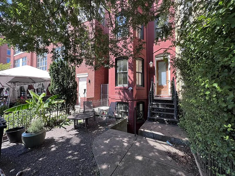 2 bed, 2.5 bath, 1262 sqft, $4,459 — Photo 3