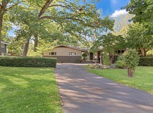 230 N Alleghany Rd, Grayslake, IL 60030