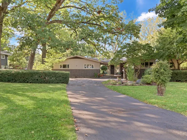 230 N Alleghany Rd, Grayslake, IL 60030