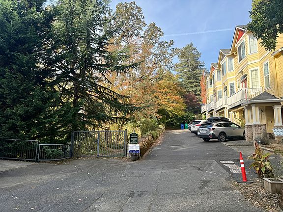 5th image of 26 SW Hamilton Ct #28