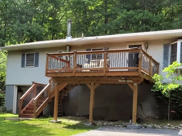 921 Plymouth Lake Dr E, Newton, NJ 07860