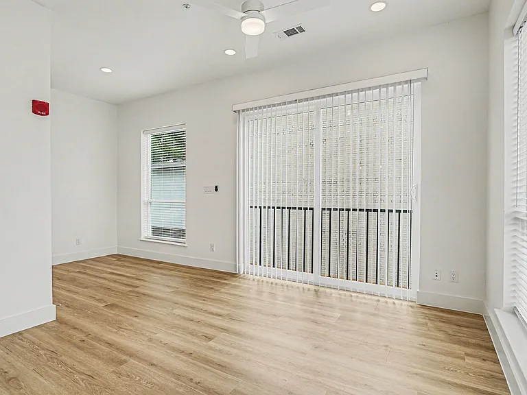 2217 N Fitzhugh Ave #205 — Photo 9