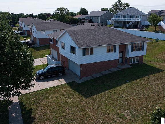 3rd image of 8601 Delphinium Ln