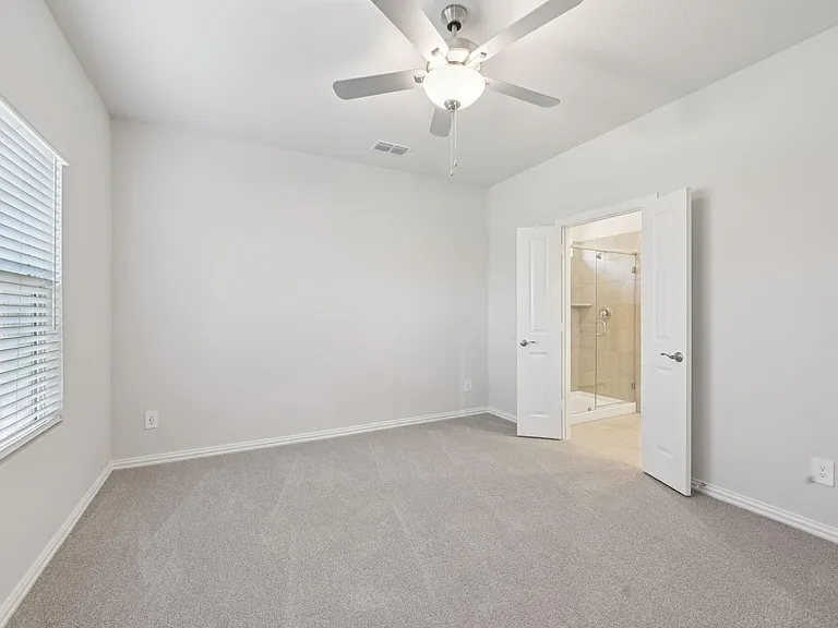 717 Leavenworth Dr — Photo 15