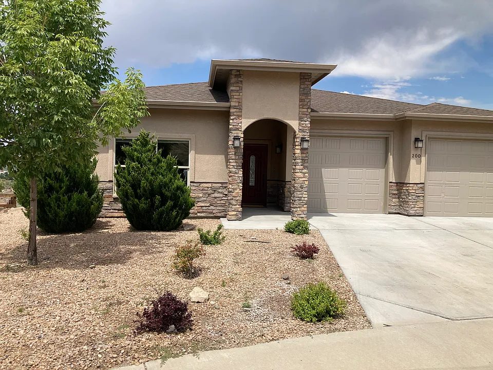 200 Secret Canyon Ct