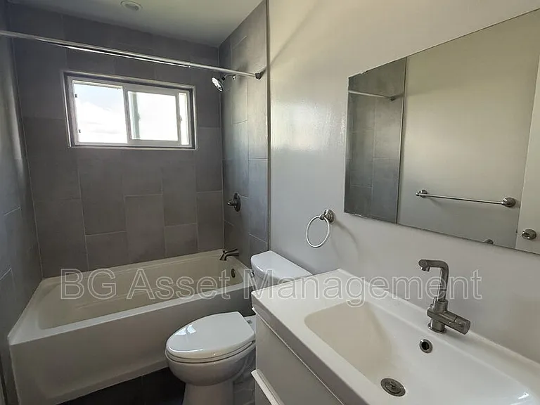 50 Frey Pl #4 — Photo 8
