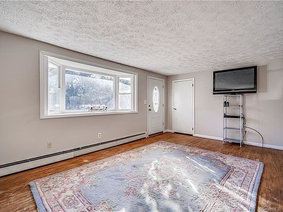 2nd image of 12 Whippoorwill Ln