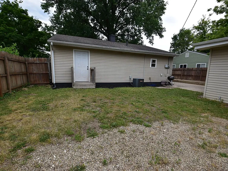 1332 Browne Ln — Photo 15