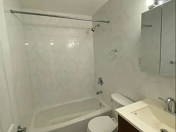 5th image of 10-44 47th Ave #3F