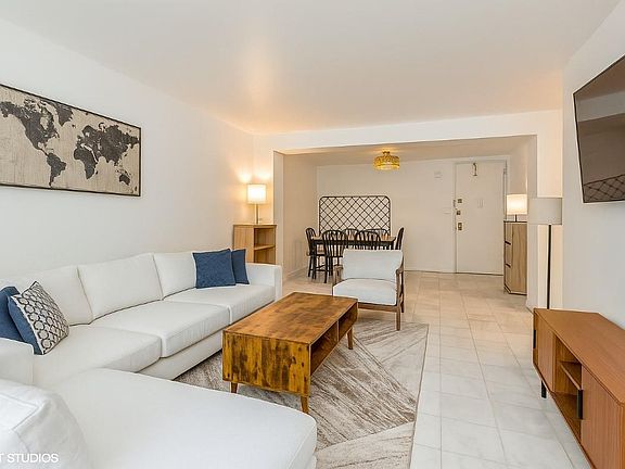 4th image of 2736 Independence Avenue #1G