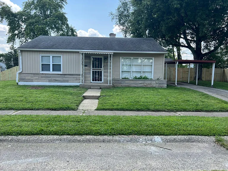 1442 E Lynn Dr — Photo 1