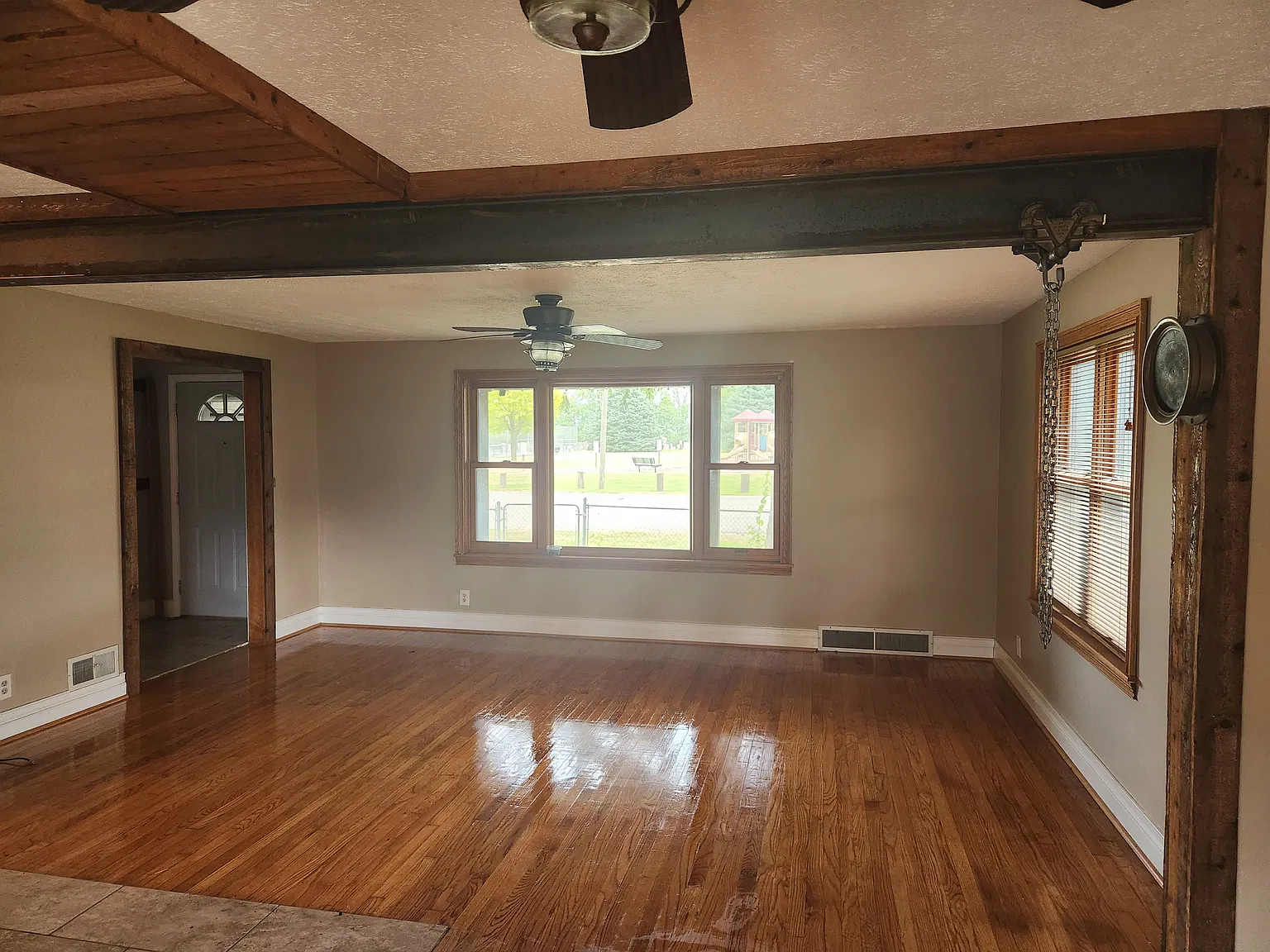 1 bed, 1.5 bath, 1085 sqft, $1,600 — Photo 4