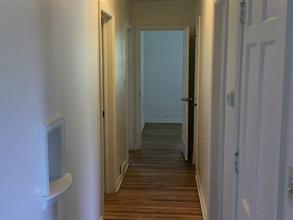 5th image of 230 S Hillsdale Dr