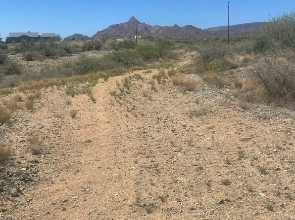 1 S Surefire Rd, Kirkland, AZ 86332