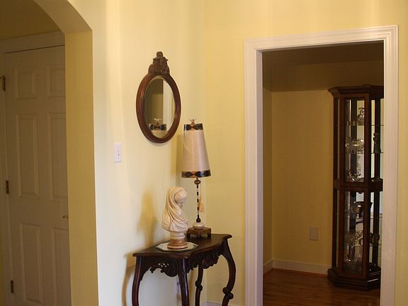 Spacious entry foyer!