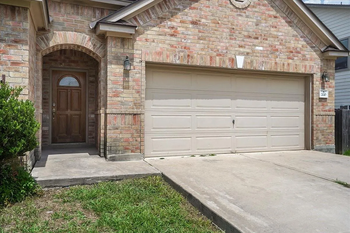 4 bed, 2.5 bath, 1991 sqft, $2,000 — Photo 2