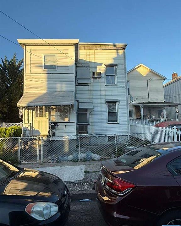 2nd image of 53-55 Henderson St