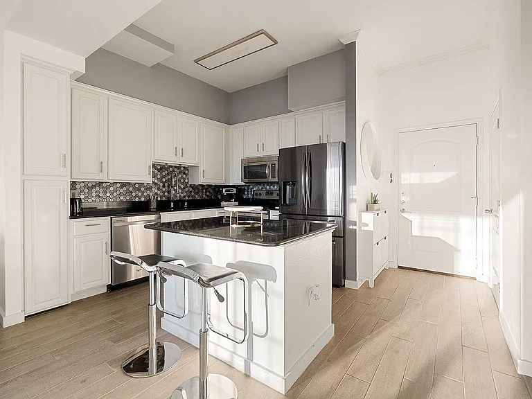3225 Turtle Creek Blvd #814 — Photo 7